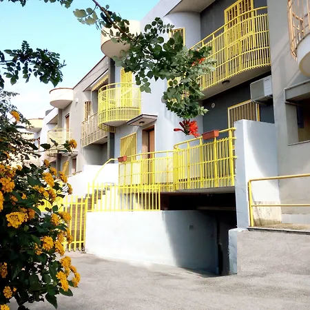 ゲストハウス Aback Policlinico バーリ