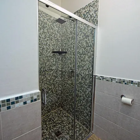 Aback Policlinico 4* باري